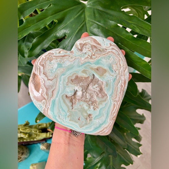 Blue Caribbean Calcite Heart - Picture 4 of 6